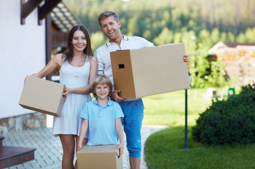 Unpacking and room organisation support in a Hampstead property